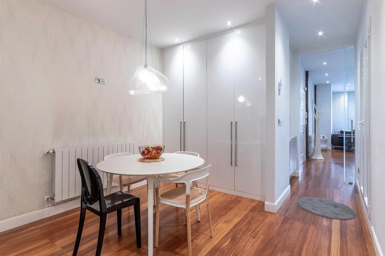 Ferienwohnung Piso De Diseno Junto Al Casco Viejo Bilbao
