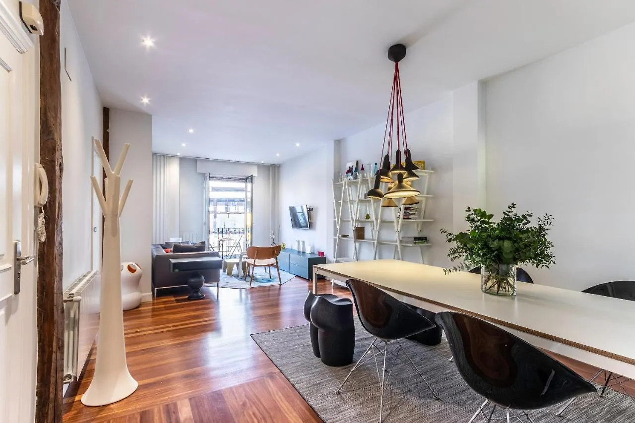 Kontakte von Piso De Diseno Junto Al Casco Viejo
